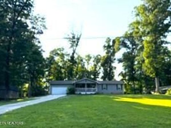 4433 Unitia Rd, Lenoir City, TN 37772
