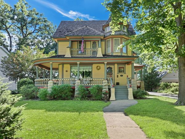 112 S Lake Street , Grayslake, IL 60030