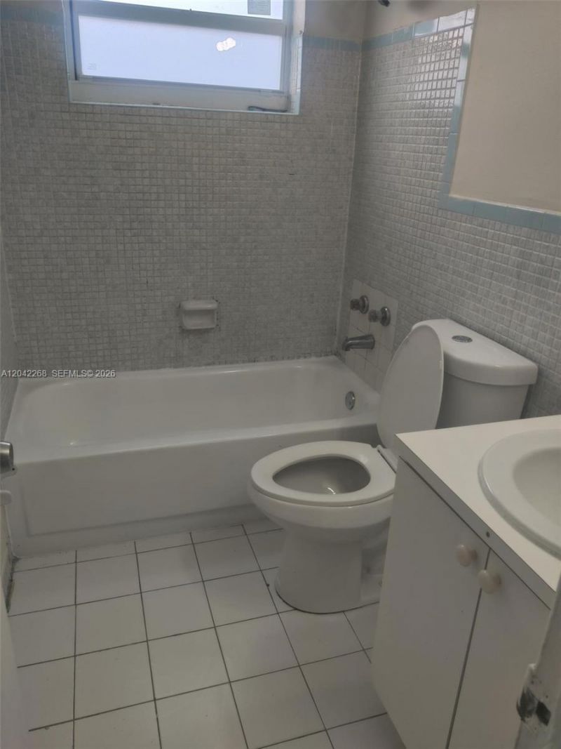 844 SW 10th St , Unit 3, Hallandale Beach, FL 33009 Photo