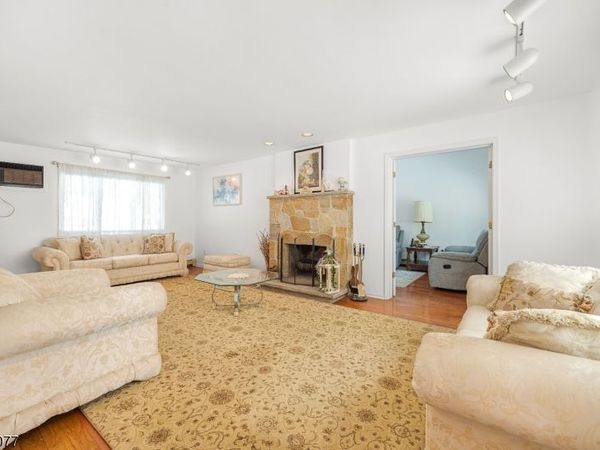 15 E Pierrepont Ave, Rutherford, NJ 07070