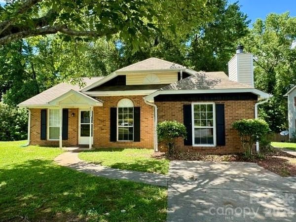 8029 Glencannon Drive , Charlotte, NC 28227