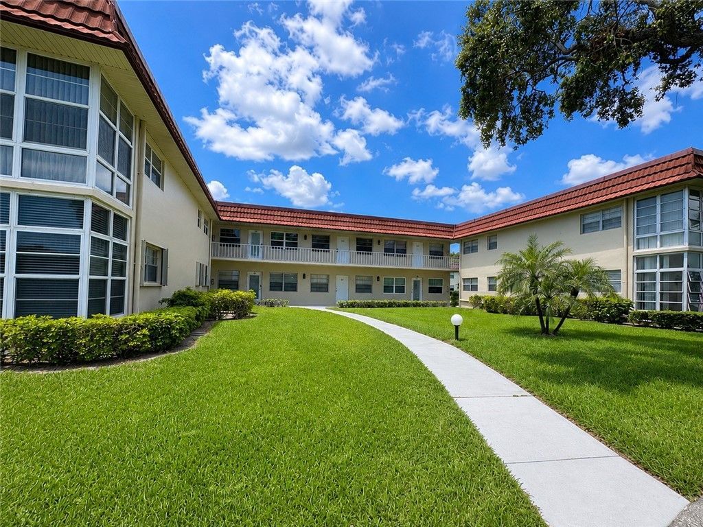 61 Woodland Drive, Unit 205, Vero Beach, FL 32962 Photo