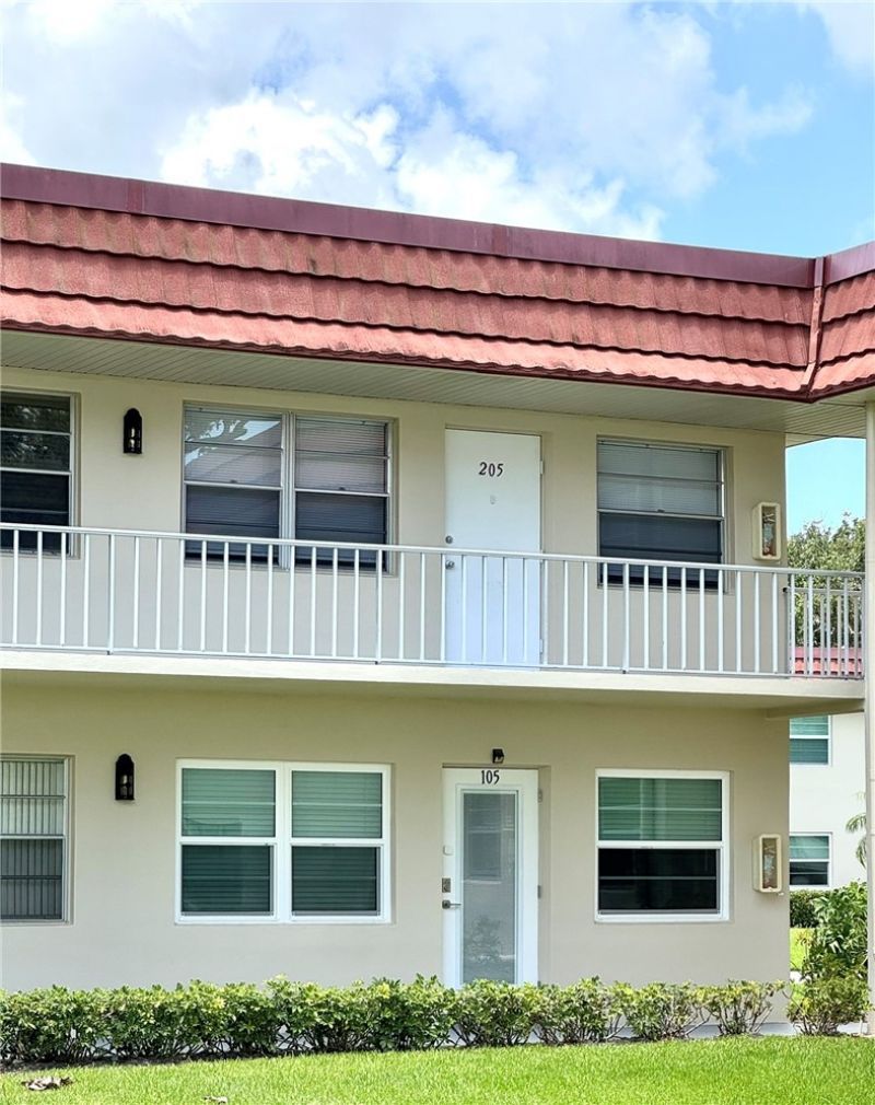 61 Woodland Drive, Unit 205, Vero Beach, FL 32962 Photo