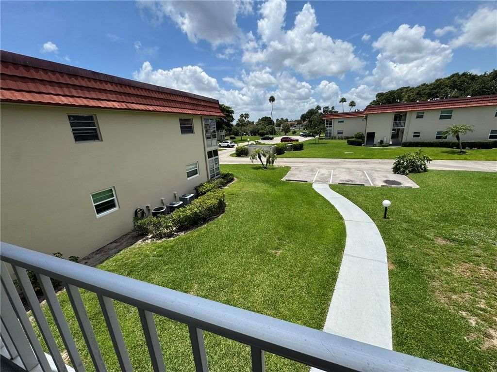 61 Woodland Drive, Unit 205, Vero Beach, FL 32962 Photo