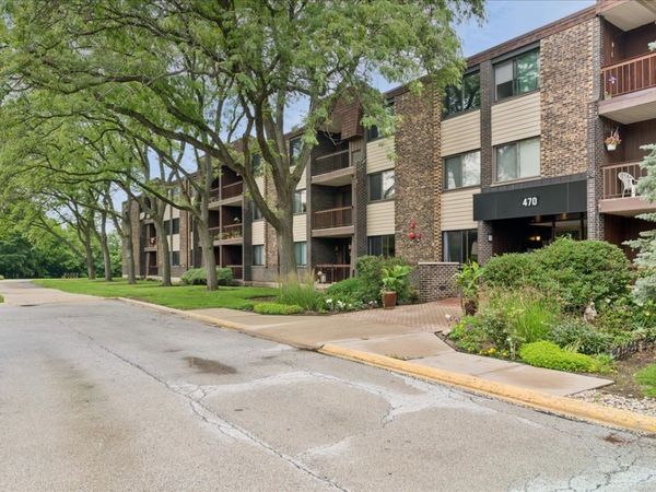 470 Raintree Court, Unit 3A, Glen Ellyn, IL 60137