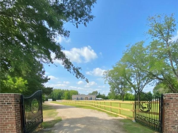 9109 Chickenfoot Road, St Pauls, NC 28384