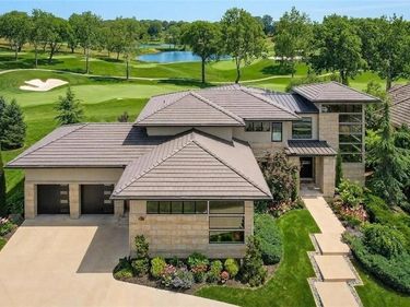 6537 Ridge Road, Parkville, MO 64152