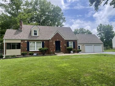 909 NE Vivion Road, Kansas City, MO 64118