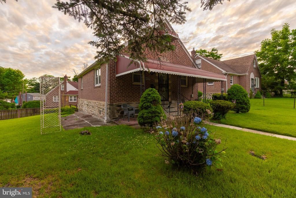 1136 DUNCAN AVENUE , YEADON, PA 19050