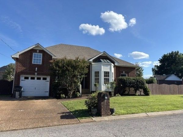 127 Iroquois Dr, White House, TN 37188
