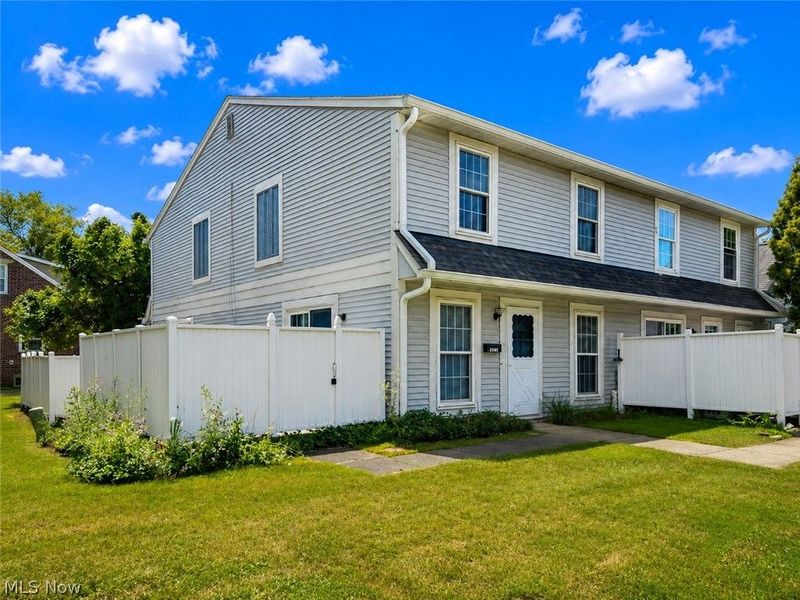 20325 Williamsburg Court, Unit 310B, Middleburg Heights, OH 44130 Photo 2