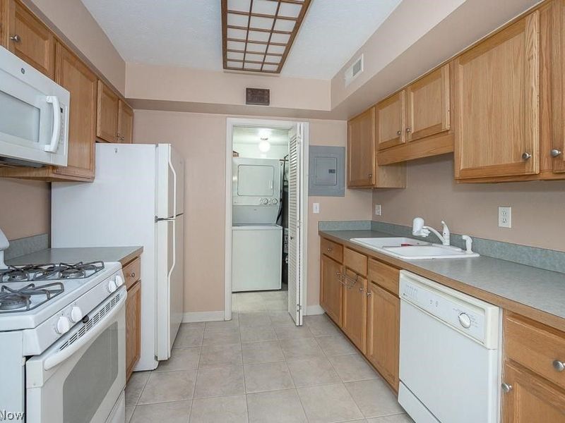 20325 Williamsburg Court, Unit 310B, Middleburg Heights, OH 44130 Photo 3