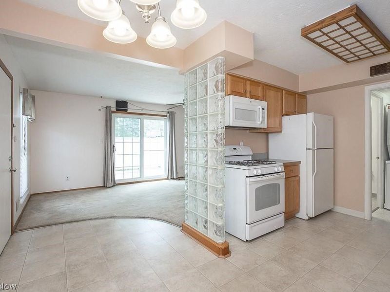 20325 Williamsburg Court, Unit 310B, Middleburg Heights, OH 44130 Photo 5