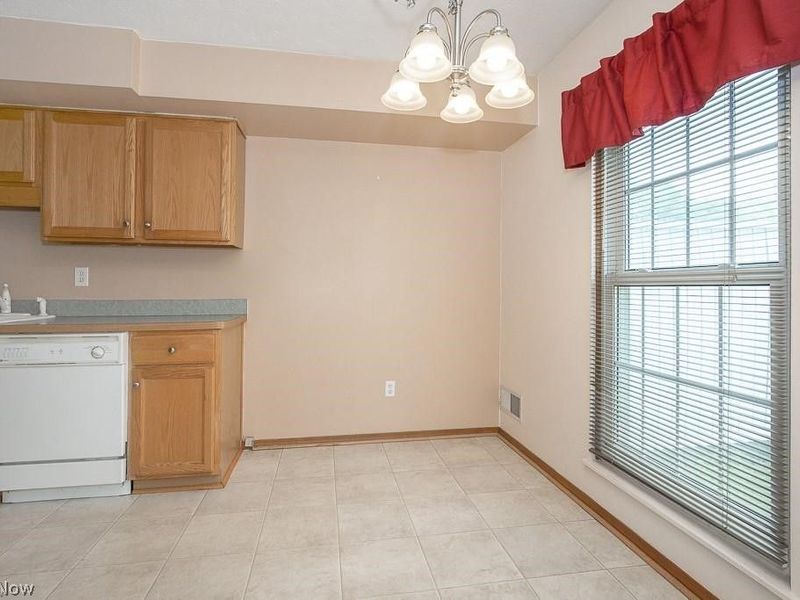 20325 Williamsburg Court, Unit 310B, Middleburg Heights, OH 44130 Photo 6
