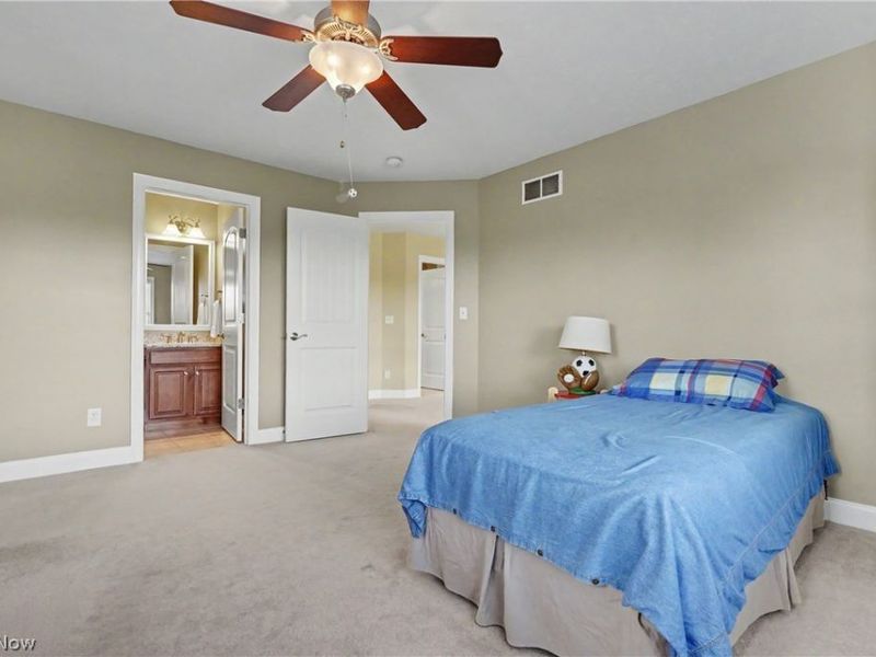 1933 Rock Creek S, Akron, OH 44333 Photo 24