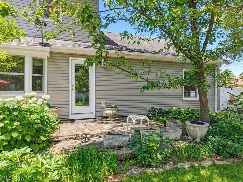 18925 Stony Point Drive, Strongsville, OH 44136 Photo 8