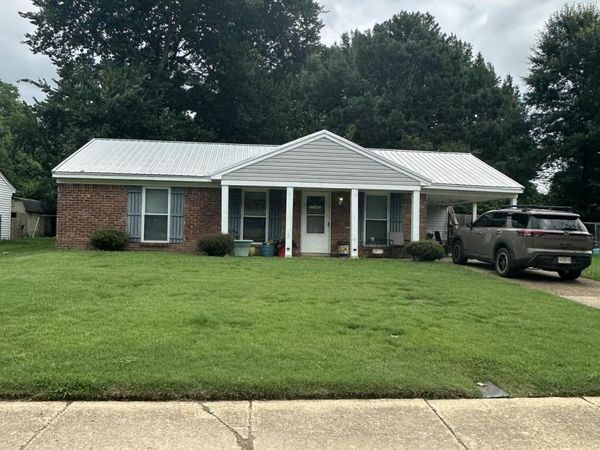 2770 Meadowbrook Drive, Horn Lake, MS 38637