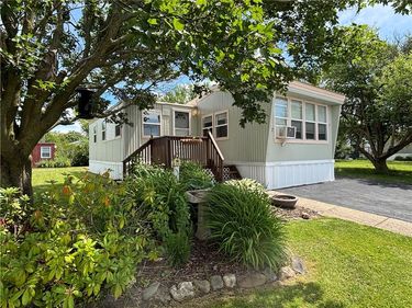 17 Farmingdale Drive , Hamlin, NY 14464