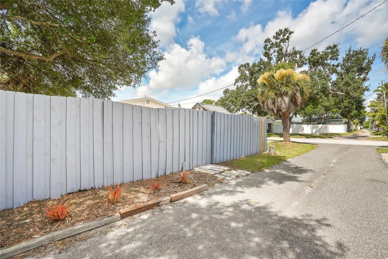 3801 Locust Street Ne, Saint Petersburg, FL 33703 Photo