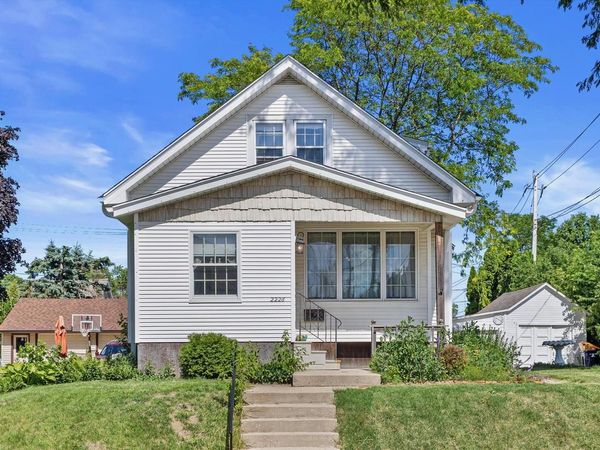 2226 S 90th STREET, West Allis, WI 53227