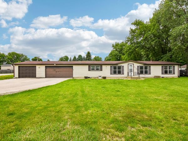 197 E Cermak Road , Braidwood, IL 60408