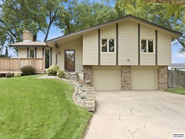 9929 P Circle, Omaha, NE 68127