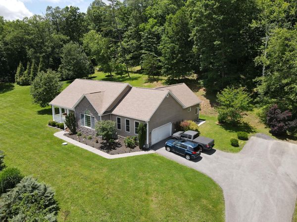 151 Oak Leaf Dr, Caldwell, WV 24925