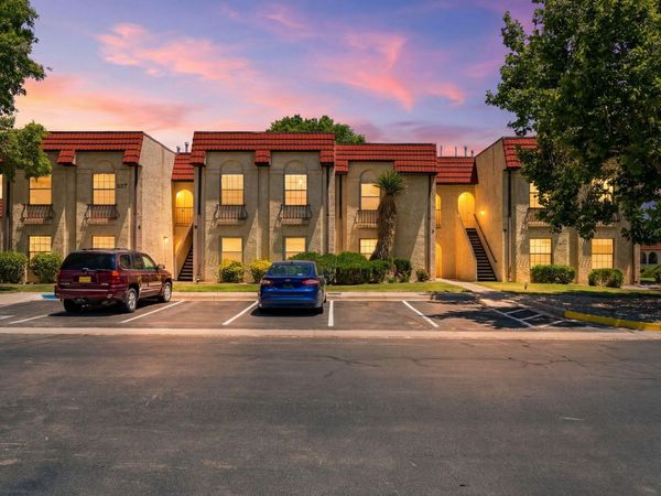 827 Country Club Drive SE, Unit APT 2B, Rio Rancho, NM 87124