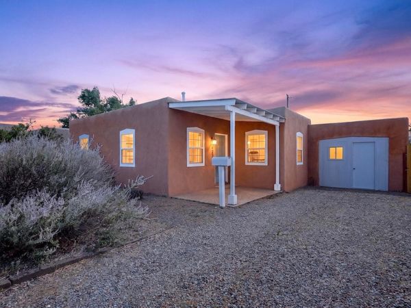 423 Alcazar Street NE, Albuquerque, NM 87108