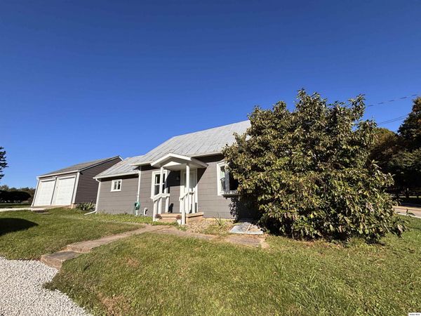 413 Chase Ave, Gambier, OH 43022