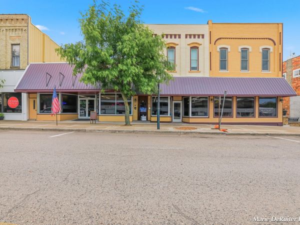 39 S State Street, Hart, MI 49420