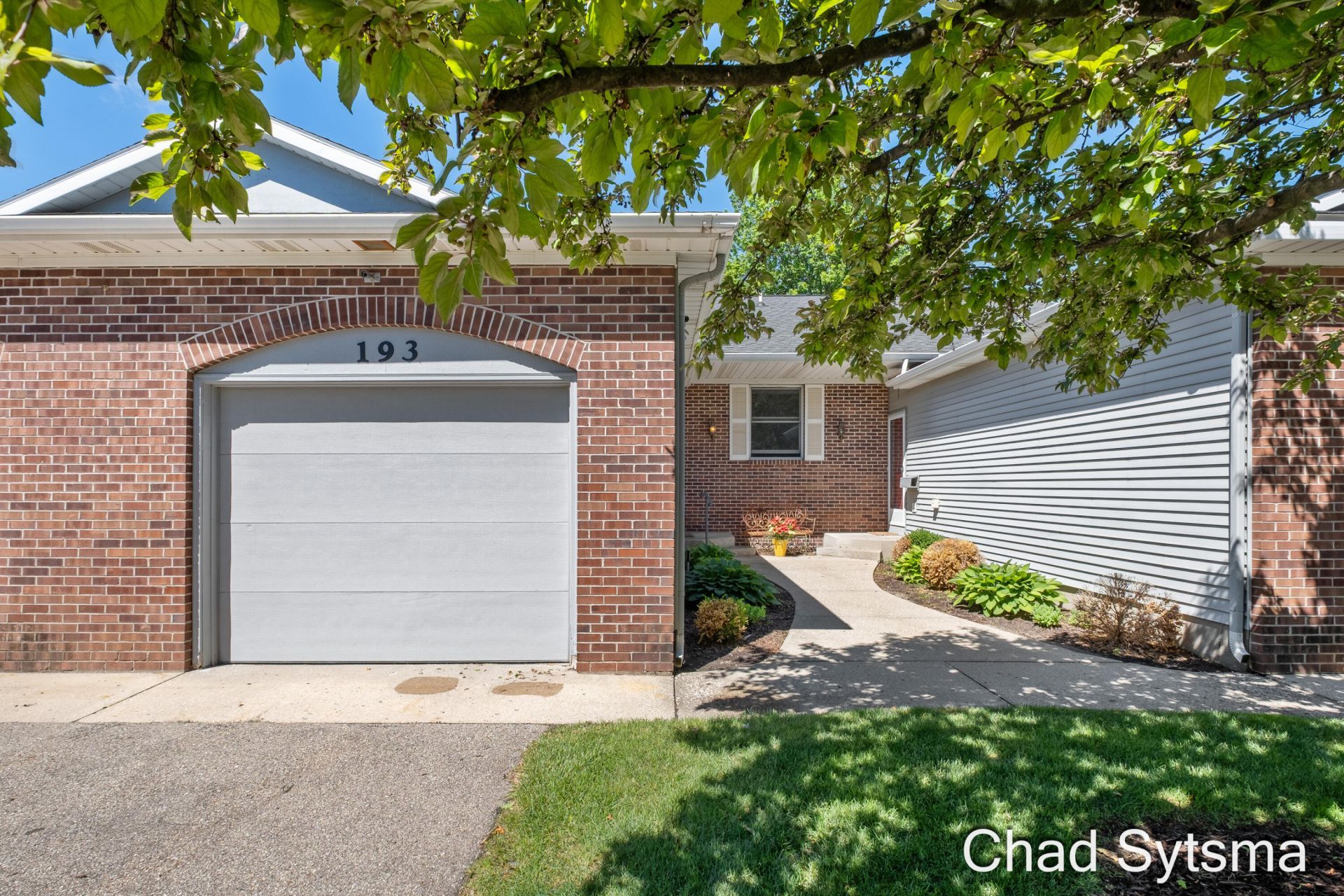 193 Laurelwood Court Sw, Grand Rapids, MI 49548 Main Photo