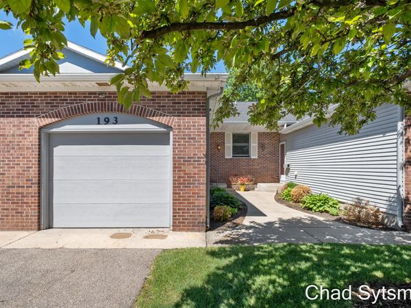 193 Laurelwood Court SW, Grand Rapids, MI 49548