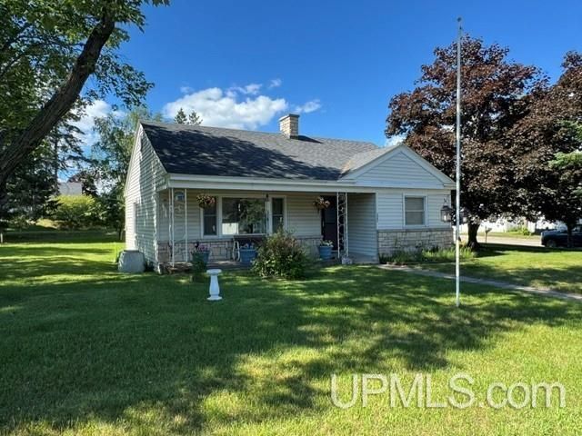 1602 Minneapolis Avenue, Gladstone, MI 49837 Main Photo