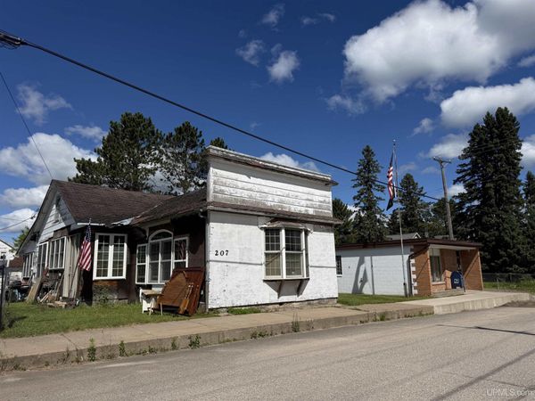 207 Maple Avenue, Hematite Twp, MI 49903