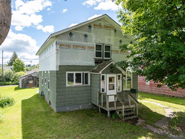 28 N 5th Avenue, Iron River, MI 49935