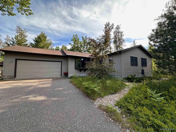 410 Lakewood Lane, Chocolay Twp, MI 49855