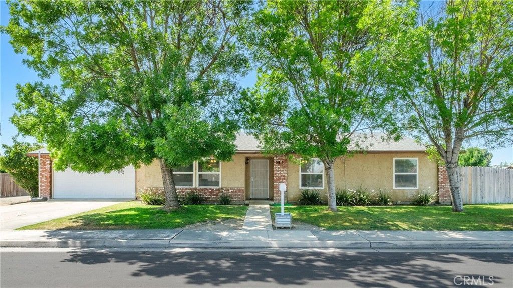 991 7th Avenue Drive, Kingsburg, CA 93631 Main Photo