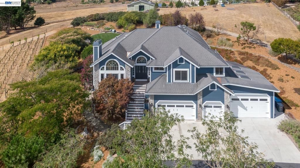 228 Stowring Rd, Petaluma, CA 94952 Main Photo