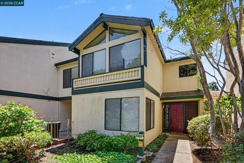 210 Carob Ln, Alameda, CA 94502 Main Photo