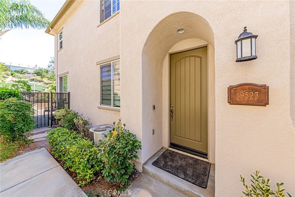 19523 Opal Lane, Saugus, CA 91350 Main Photo