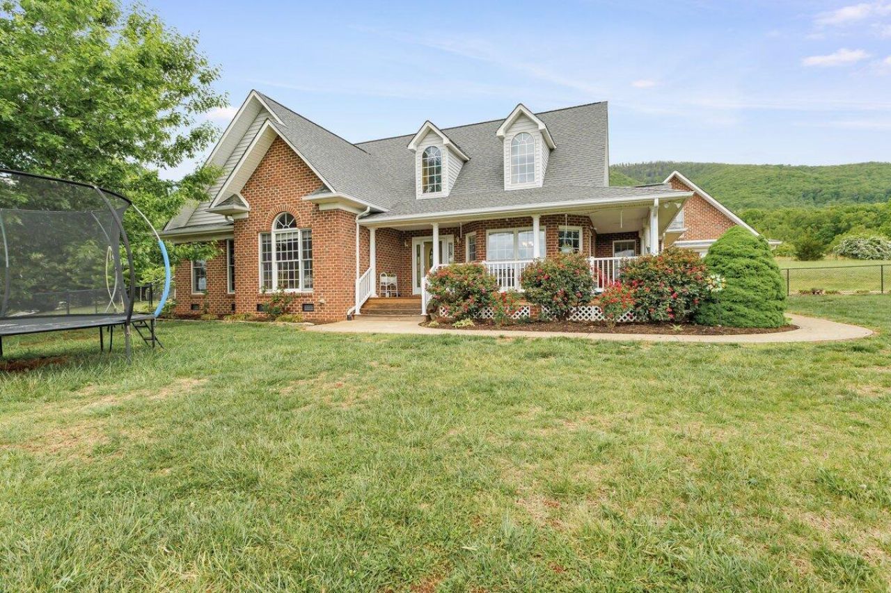 218 Cahas Ln, Boones Mill, VA 24065 Main Photo