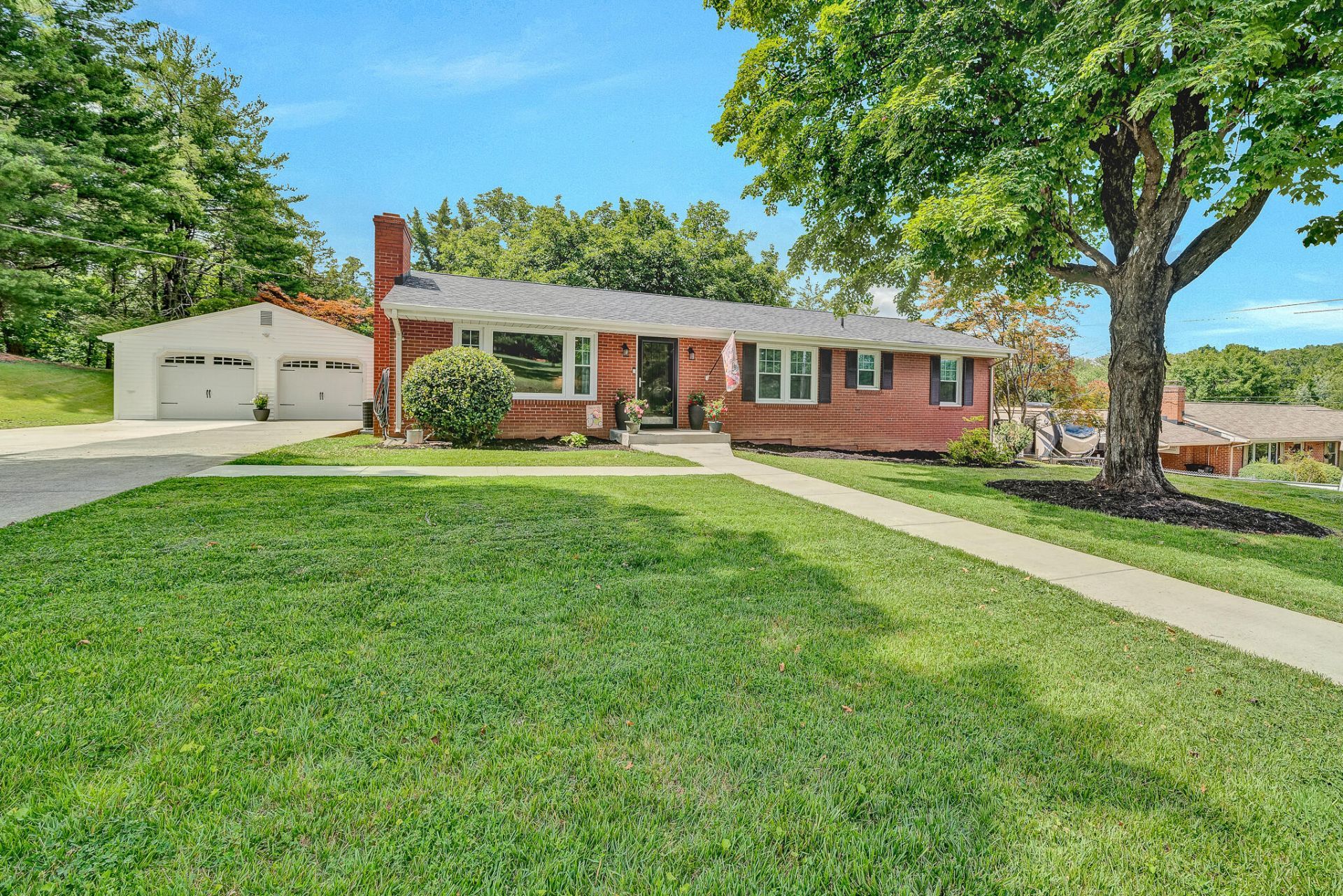 5743 Pine Acres Ln, Roanoke, VA 24018 Main Photo