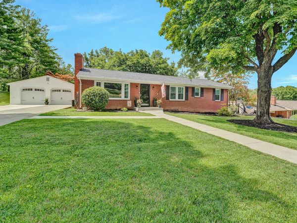 5743 Pine Acres LN, Roanoke, VA 24018