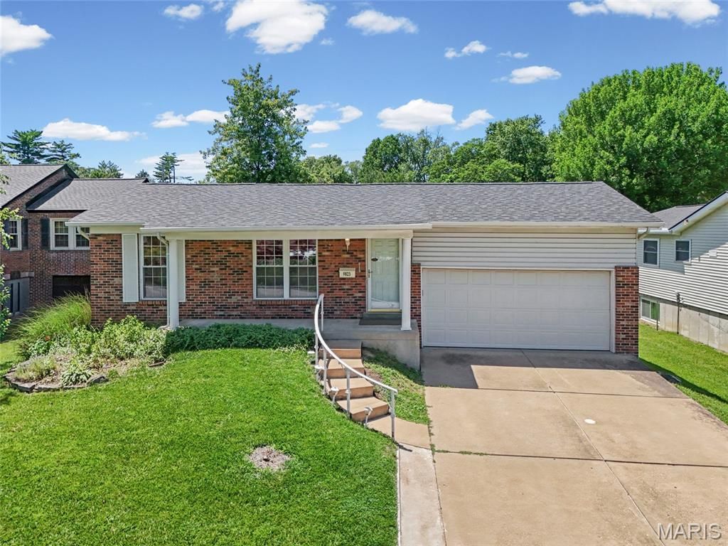 9823 Wil Bes Drive, Saint Louis, MO 63123 Main Photo