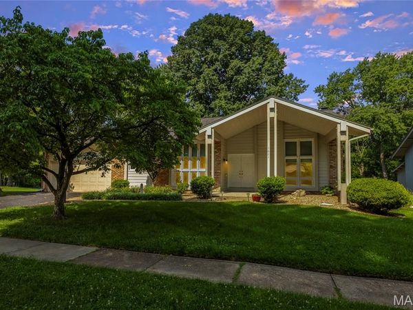 1621 Long Leaf Circle, St Louis, MO 63146