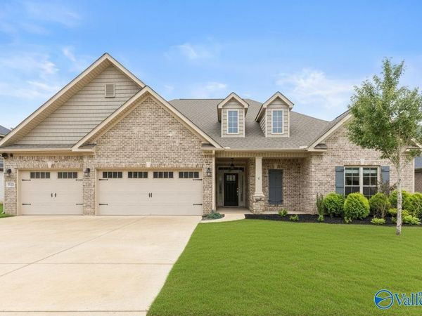 7519 Flint Crossing Circle, Owens Cross Roads, AL 35763