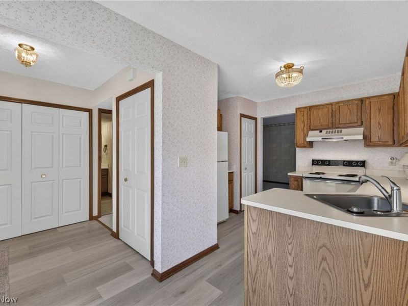 15504 Roxboro Drive, Middleburg Heights, OH 44130 Photo 10