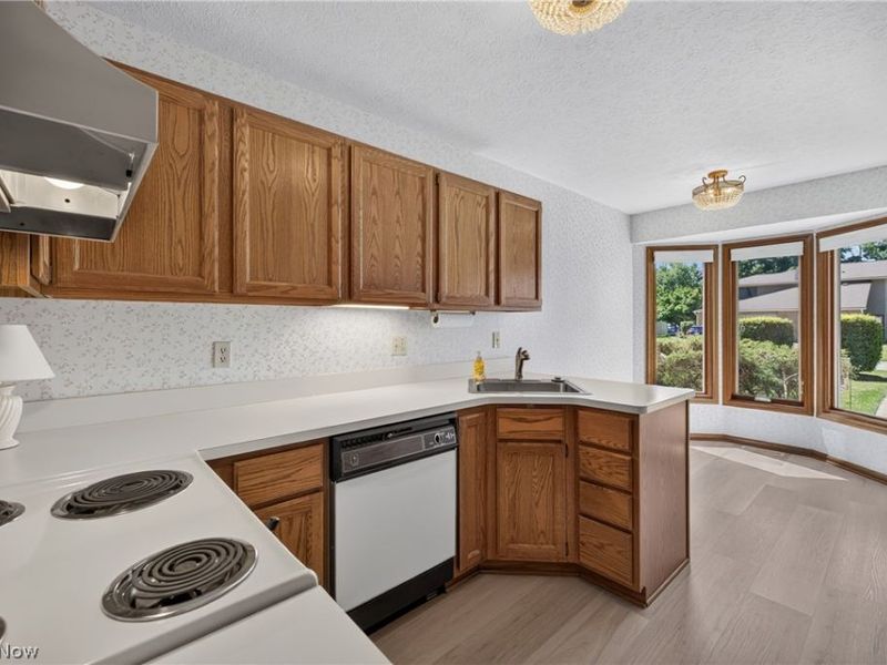 15504 Roxboro Drive, Middleburg Heights, OH 44130 Photo 12