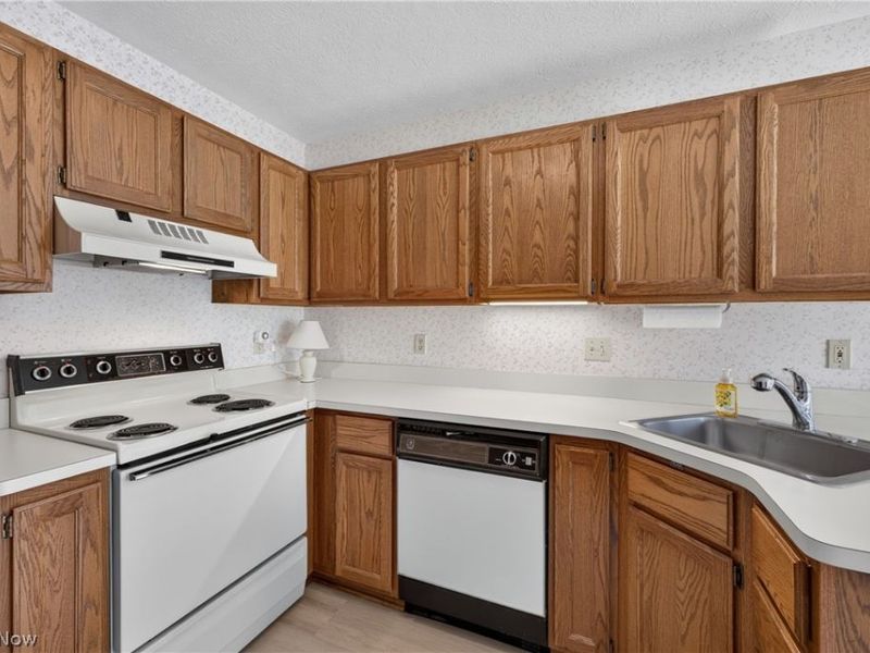 15504 Roxboro Drive, Middleburg Heights, OH 44130 Photo 13